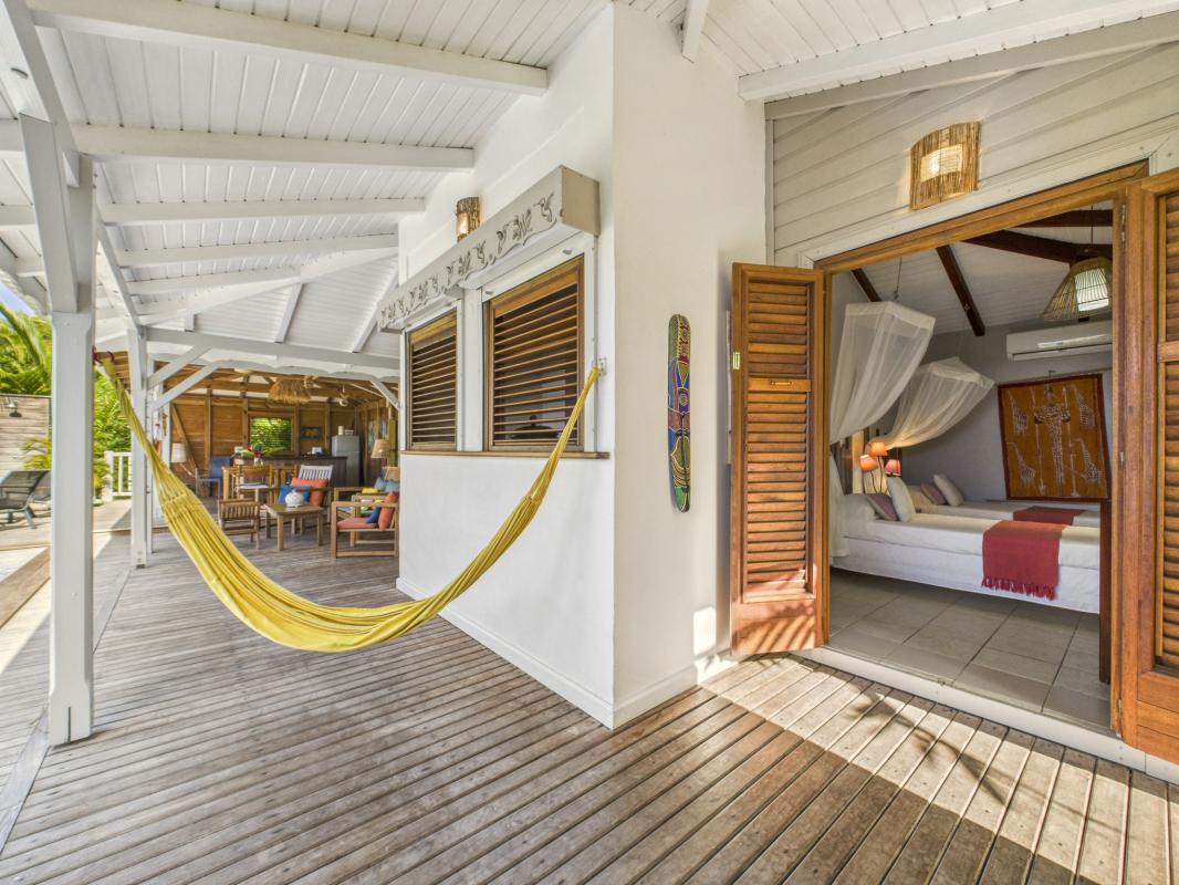 30.Location Villa piscine Deshaies Guadeloupe_Chambre 2 vue mer